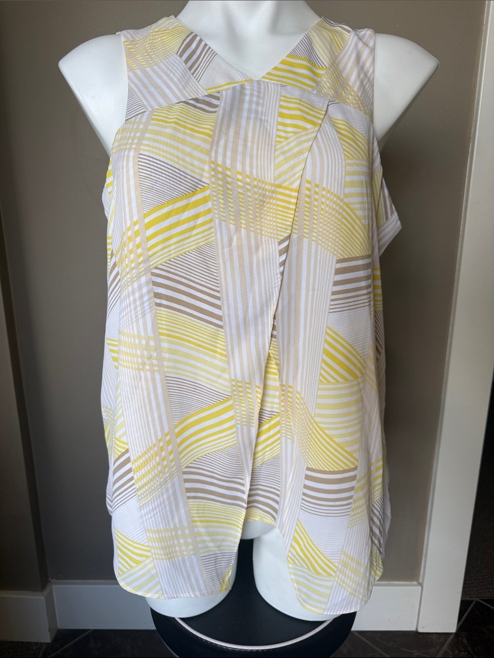 Cato Tank Top Women’s Medium L Yellow Brown Beige Geometric Sleeveless Blouse